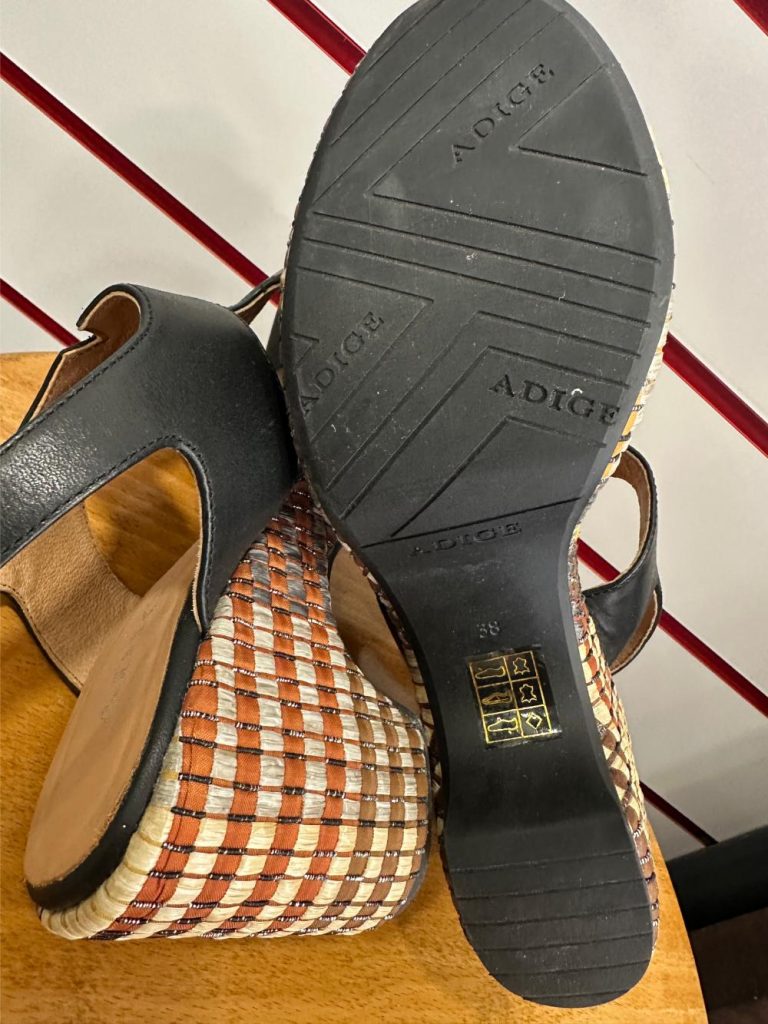 sandale cuir noir adige seconde ame seconde main friperie en ligne