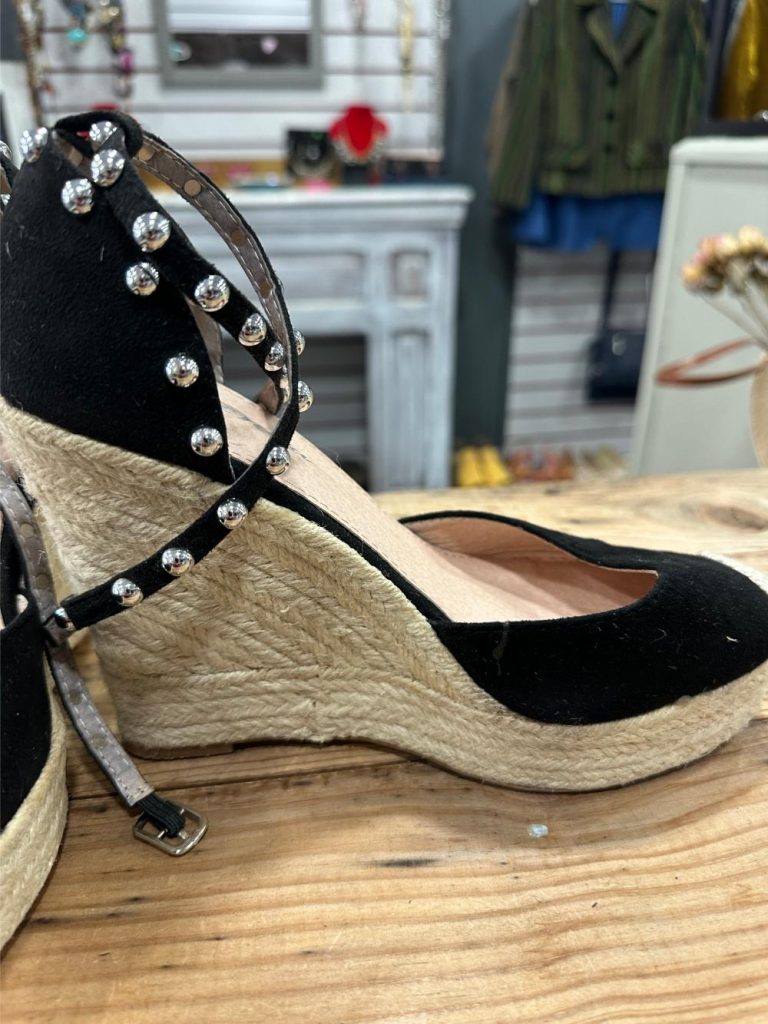 espadrilles cuir et daim compensées cloutées friperie en ligne