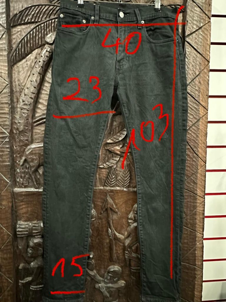 jean noir levi's 31/32 seconde main