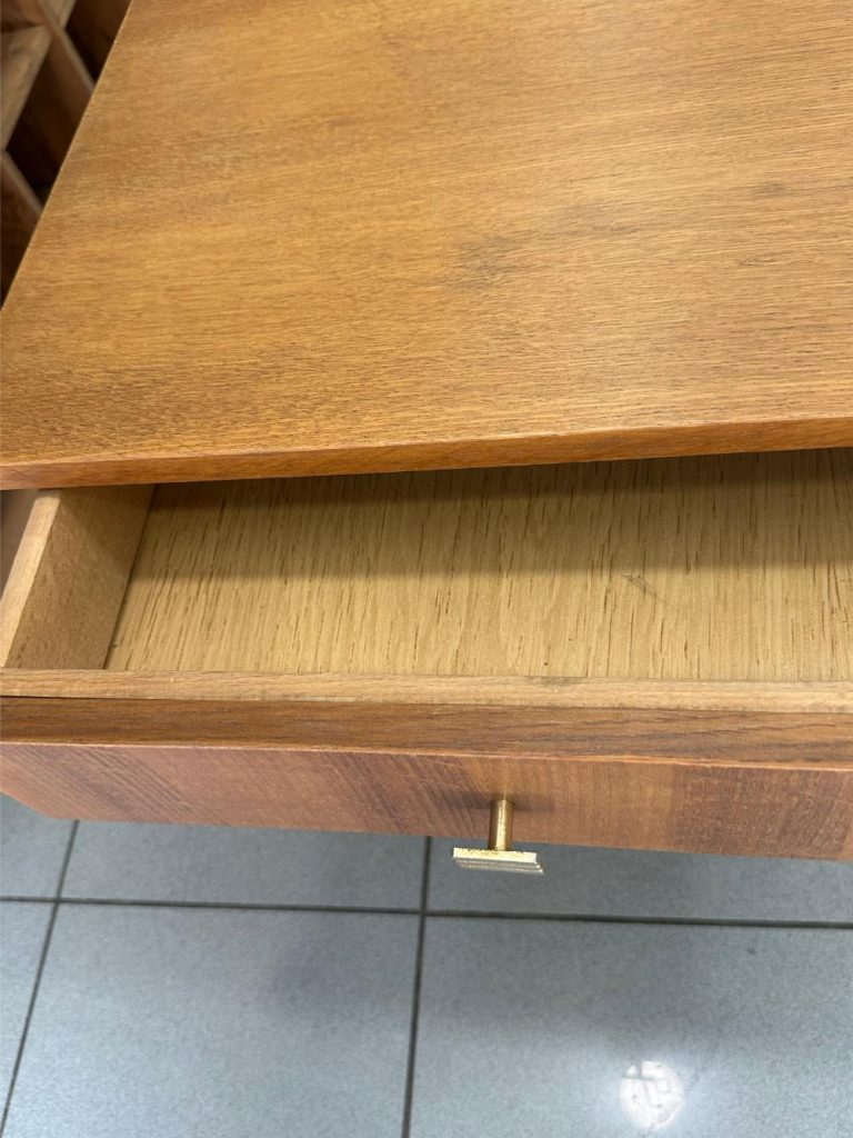 Table de chevet vintage scandinave — style teck, années 60-70 seconde âme brocante en ligne