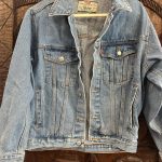 Veste en jean Levi's Trucker vintage bleu délavé – Taille S friperie en ligne seconde âme