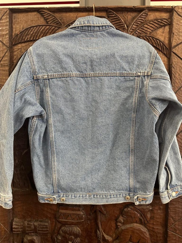 Veste en jean Levi's Trucker vintage bleu délavé – Taille S friperie en ligne
