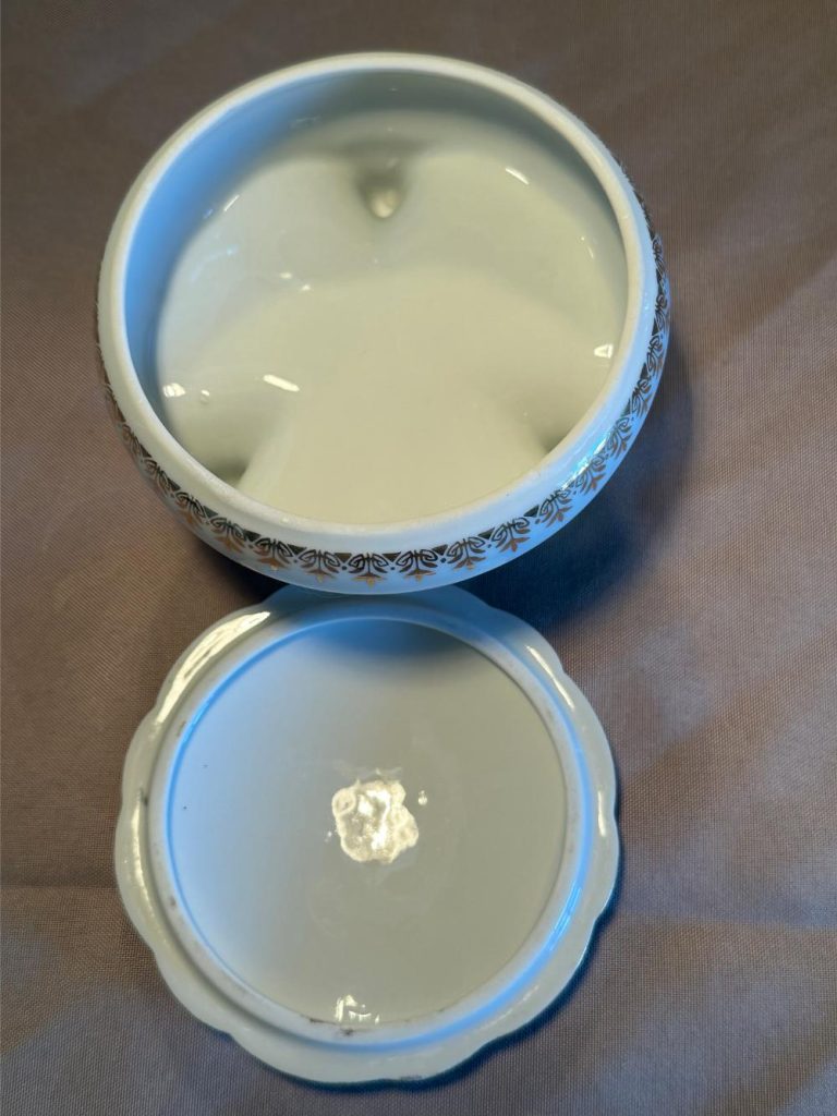 Boîte à Bijoux / Bonbonnière Tripode en Porcelaine de Limoges brocante en ligne seconde âme