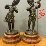 Paire de statuettes musiciens en bronze et marbre rouge brocante en ligne seconde âme