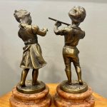 Paire de statuettes musiciens en bronze et marbre rouge brocante en ligne seconde âme