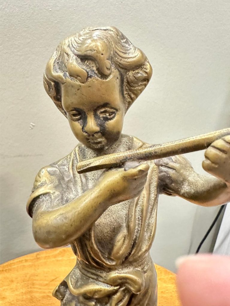 Paire de statuettes musiciens en bronze et marbre rouge brocante en ligne