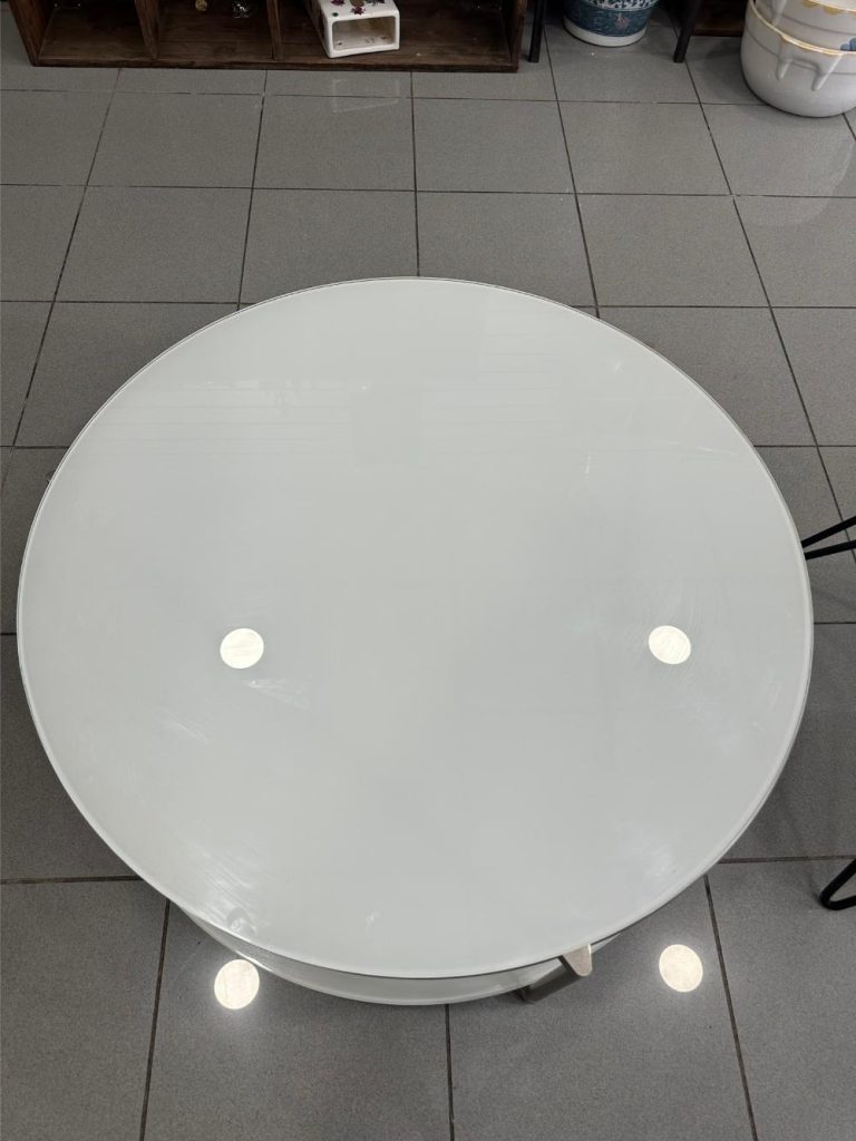 table basse blanche verre IKEA par Ehlen Johansson, années 1980 seconde âme brocante en ligne