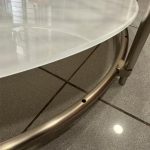 table basse blanche verre IKEA par Ehlen Johansson, années 1980 seconde âme brocante en ligne