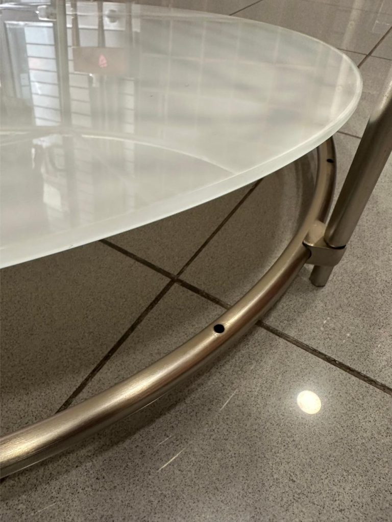 table basse blanche verre IKEA par Ehlen Johansson, années 1980 seconde âme brocante en ligne