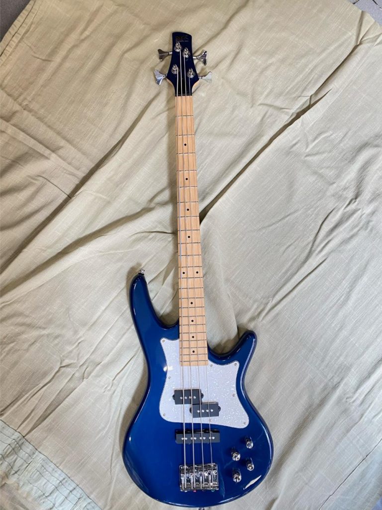 basse active IBANEZ bleue, série Soundgear seconde main