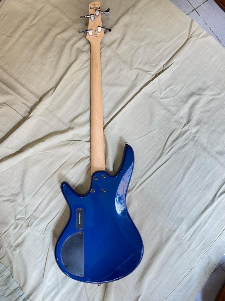 basse active IBANEZ bleue, série Soundgear seconde main