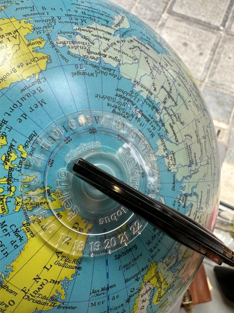 Globe terrestre lumineux vintage années 90-2000 brocante en ligne seconde âme