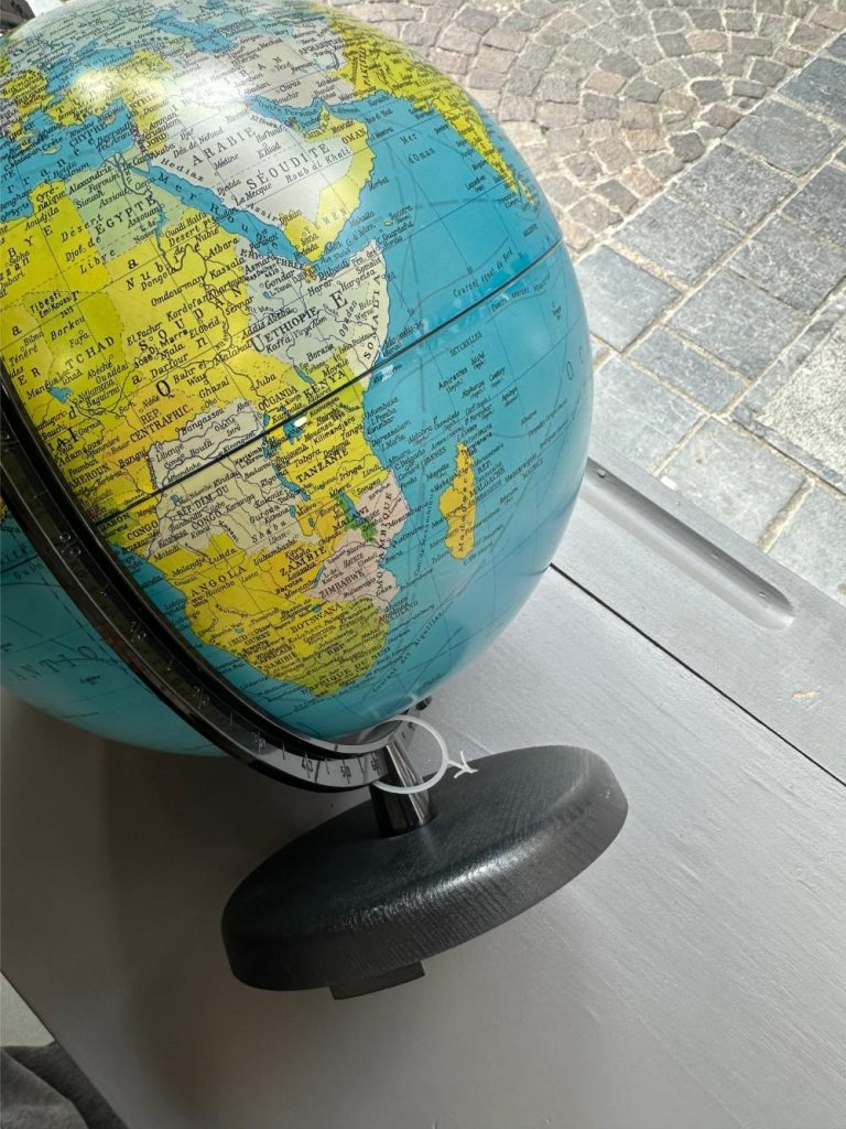 Globe terrestre lumineux vintage années 90-2000 brocante en ligne seconde âme