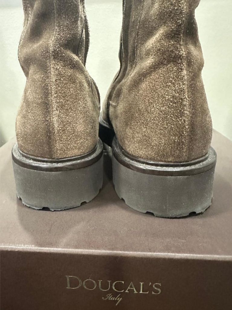 Boots Chelsea en daim marron Doucal’s seconde main friperie en ligne