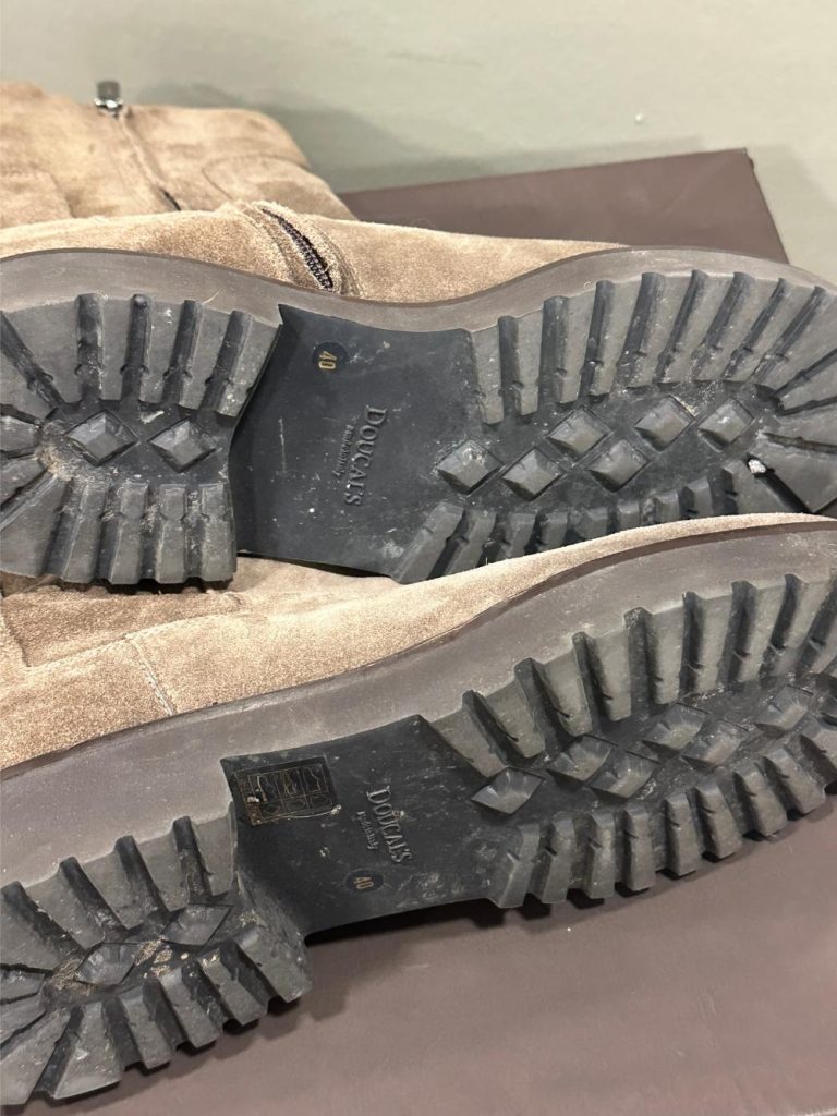 Boots Chelsea en daim marron Doucal’s seconde main friperie en ligne