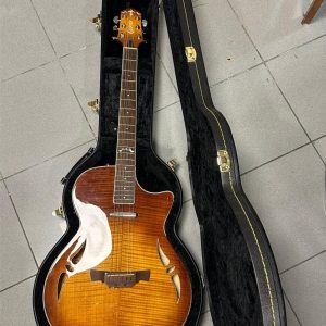 demi-caisse coréenne Crafter,look jazz/archtop
