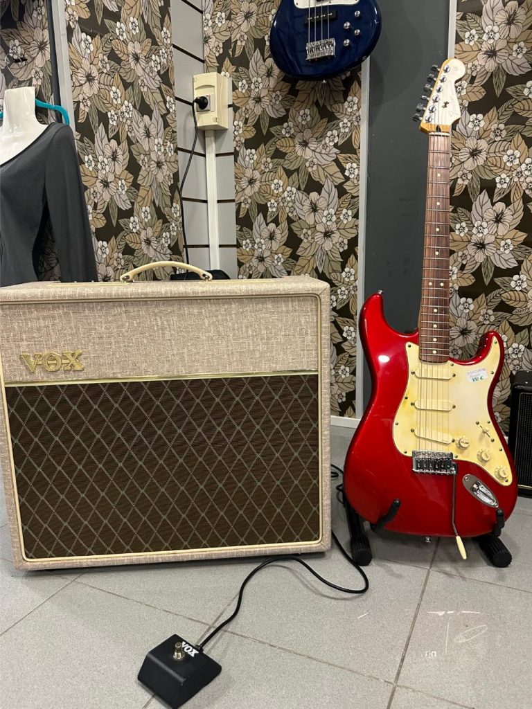 VOX AC15HW1X Hand-Wired – Combo guitare 100 % lampes, 15 W, HP Celestion Alnico Blue instruments occasion