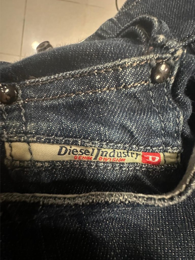 Jean Diesel Louvely bootcut taille basse W24 L32, brut foncé, vintage Y2K friperie en ligne