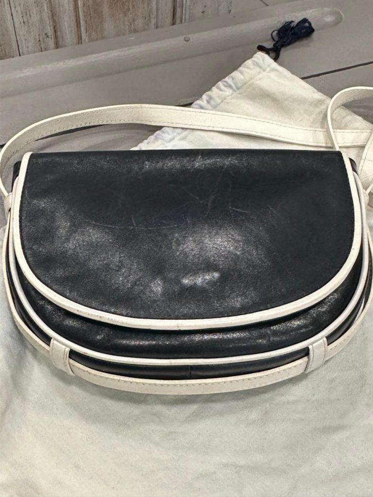 Sac bandoulière Charles Jourdan Paris vintage années 80 – cuir bleu marine & blanc friperie en ligne seconde âme