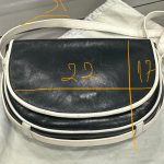 Sac bandoulière Charles Jourdan Paris vintage années 80 – cuir bleu marine & blanc friperie en ligne seconde âme