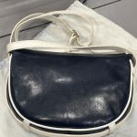Sac bandoulière Charles Jourdan Paris vintage années 80 – cuir bleu marine & blanc friperie en ligne seconde âme