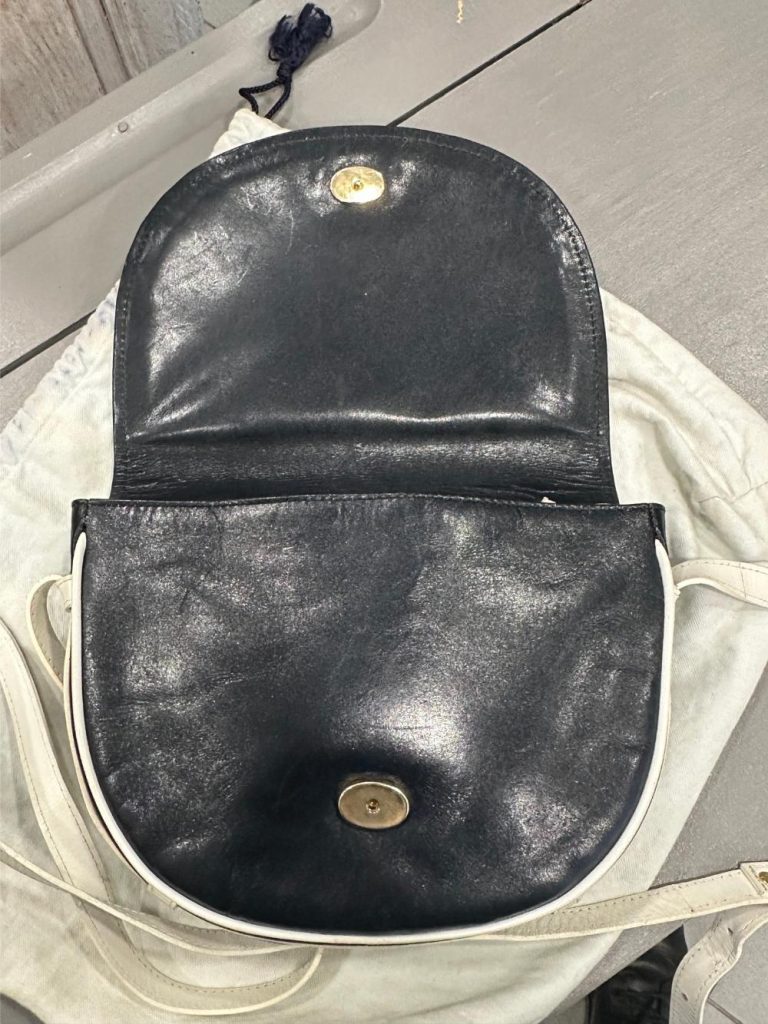 Sac bandoulière Charles Jourdan Paris vintage années 80 – cuir bleu marine & blanc friperie en ligne seconde âme